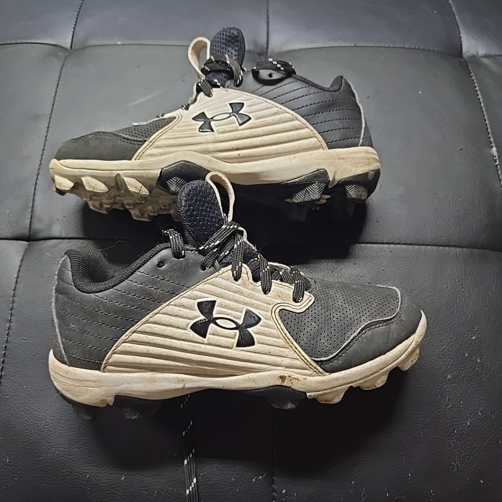 Under Armour Leadoff Baseball Cleats Sneakers Black Youth Size 2